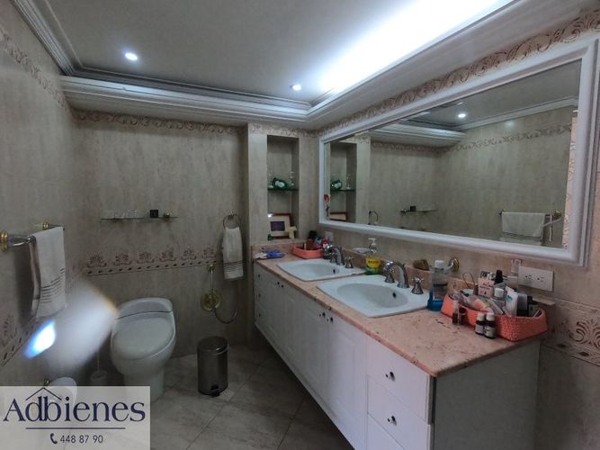 Apartamento de 4 alcobas en venta en Laureles, Medellín, 240 m² · foto 17 de 23