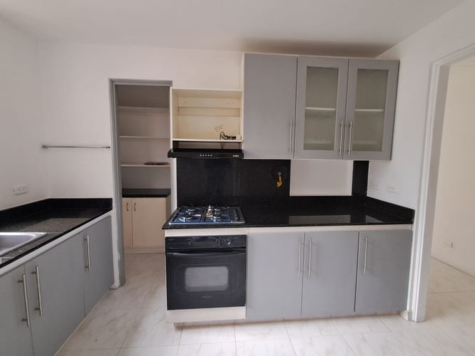 Apartamento de 3 alcobas en arriendo en El Poblado, Medellín, 98 m² · foto 3 de 20