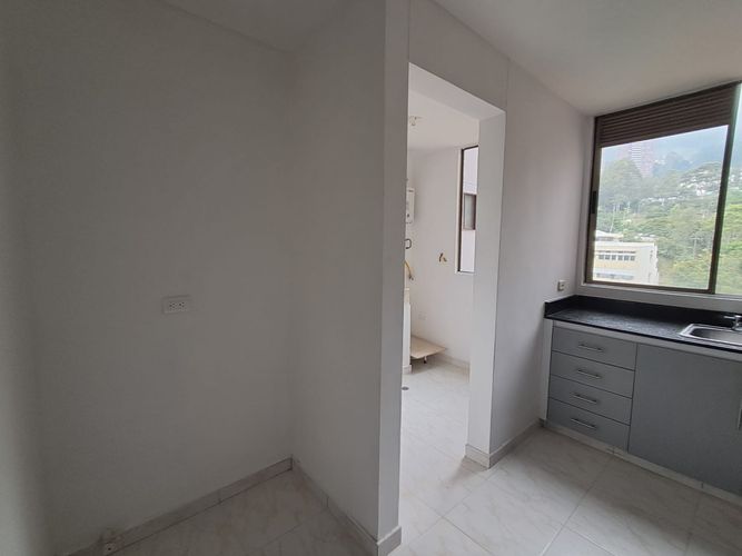 Apartamento de 3 alcobas en arriendo en El Poblado, Medellín, 98 m² · foto 4 de 20