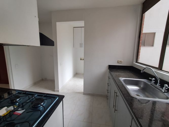 Apartamento de 3 alcobas en arriendo en El Poblado, Medellín, 98 m² · foto 7 de 20