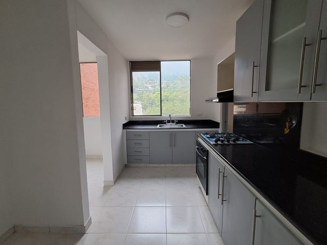 Apartamento de 3 alcobas en arriendo en El Poblado, Medellín, 98 m² · foto 8 de 20