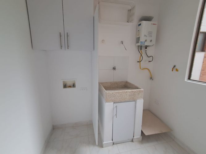 Apartamento de 3 alcobas en arriendo en El Poblado, Medellín, 98 m² · foto 9 de 20