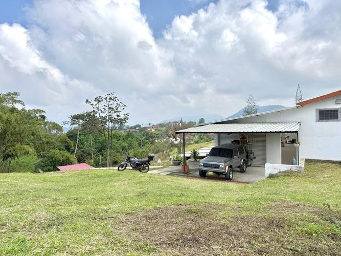 Bodega en arriendo en Tribunas Corcega, Pereira, 200 m² · foto 2 de 9
