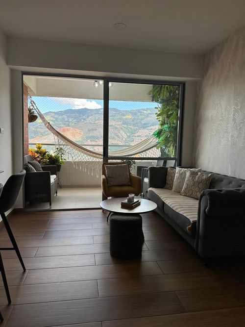 Apartamento de 3 alcobas en venta en Cabañas, Bello, 95 m² · foto 2 de 17