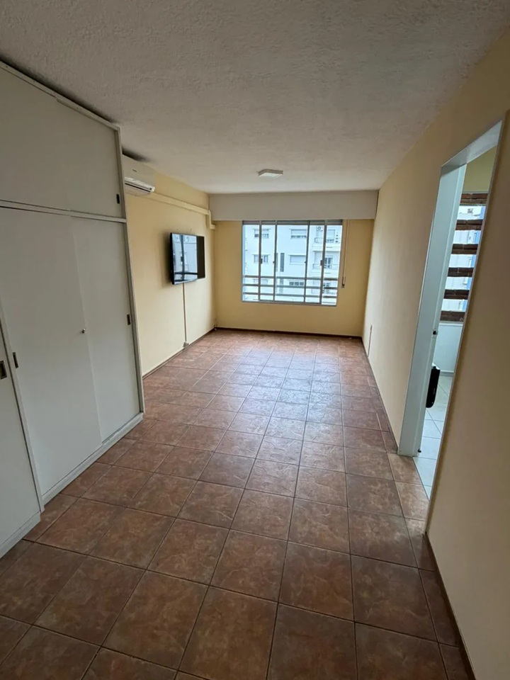 ALQUILER EN AGUADA, 1 DORMITORIO, PISO ALTO AL FRENTE, TERRAZA LAVADERO, CAMARAS Y SUM