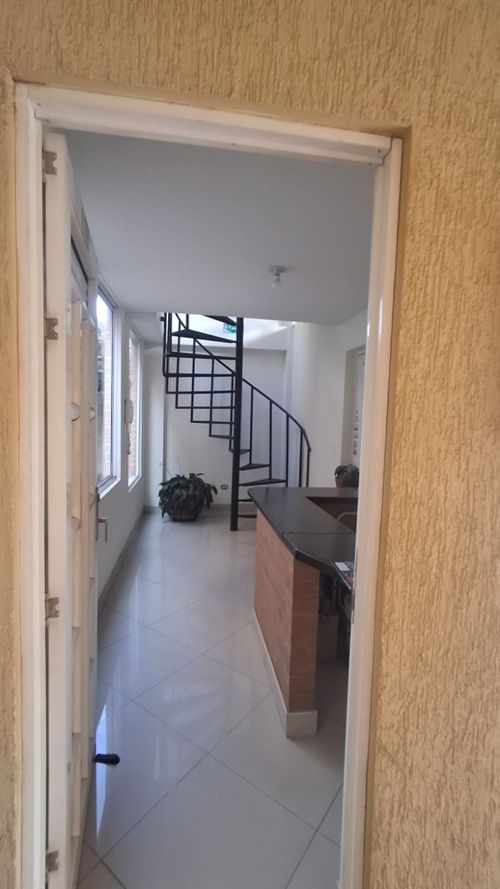Apartamento de 11 alcobas en venta en Laura Vicuña, Chía, 341 m² · foto 2 de 24
