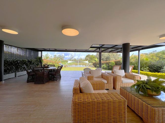 Casa de 5 alcobas en venta en Cabeceras De Llanogrande, Rionegro, 400 m² · foto 18 de 20
