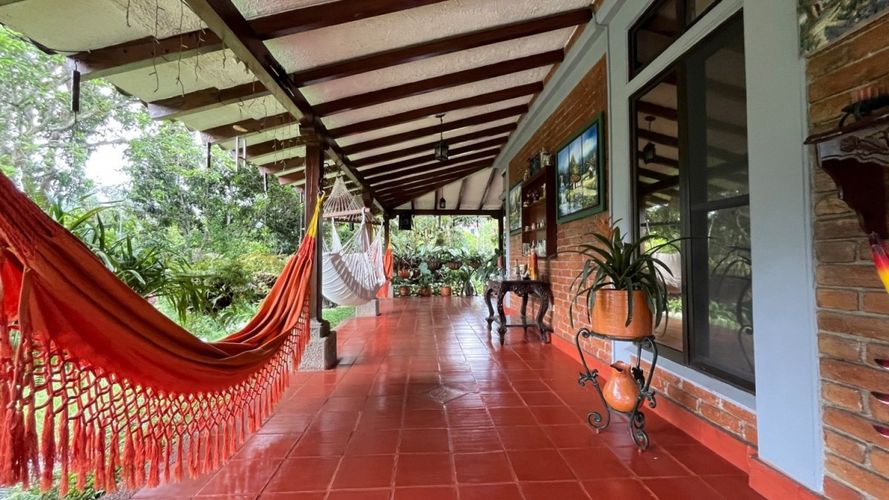 Casa de 4 alcobas en venta en La Buitrera, Cali, 450 m² · foto 7 de 18