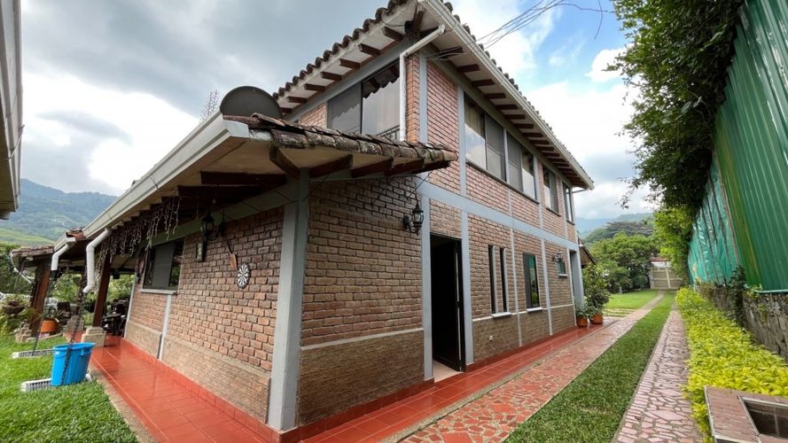 Casa de 4 alcobas en venta en La Buitrera, Cali, 450 m² · foto 9 de 18