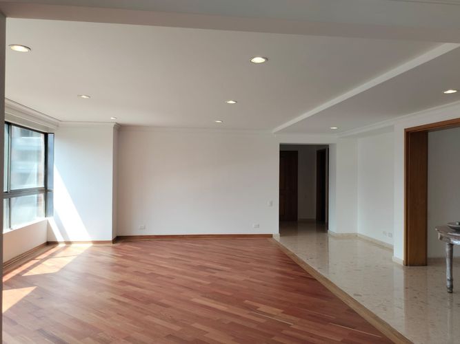 Apartamento de 4 alcobas en venta en El Poblado, Medellín, 228 m² · foto 3 de 19