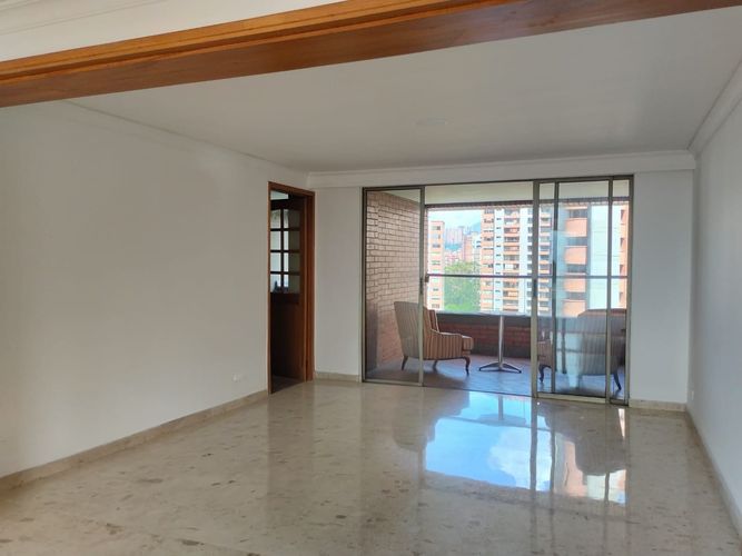 Apartamento de 4 alcobas en venta en El Poblado, Medellín, 228 m² · foto 5 de 19