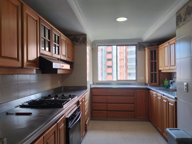 Apartamento de 4 alcobas en venta en El Poblado, Medellín, 228 m² · foto 6 de 19