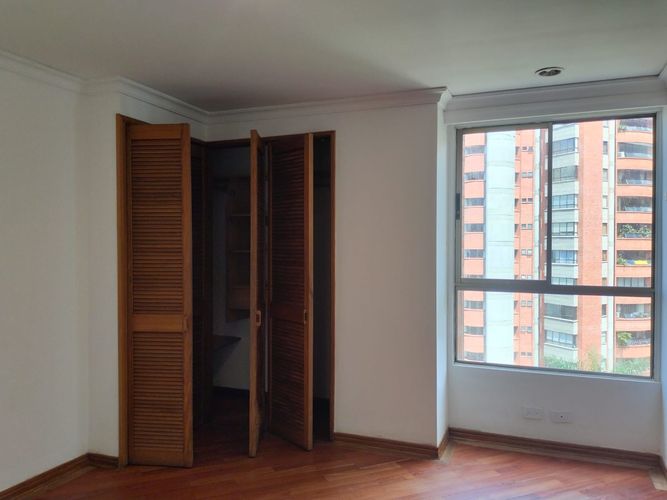 Apartamento de 4 alcobas en venta en El Poblado, Medellín, 228 m² · foto 15 de 19