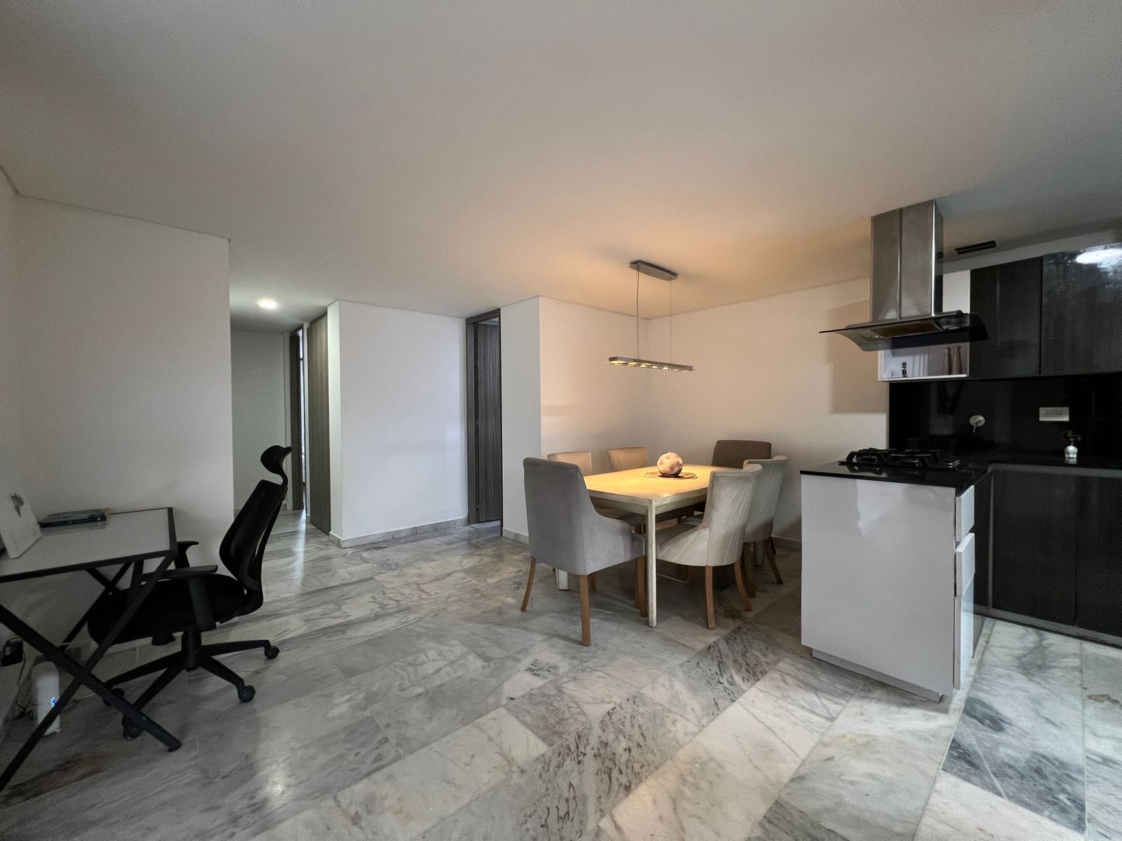 Apartamento en arriendo en Laureles, Medellín · foto 3 de 18