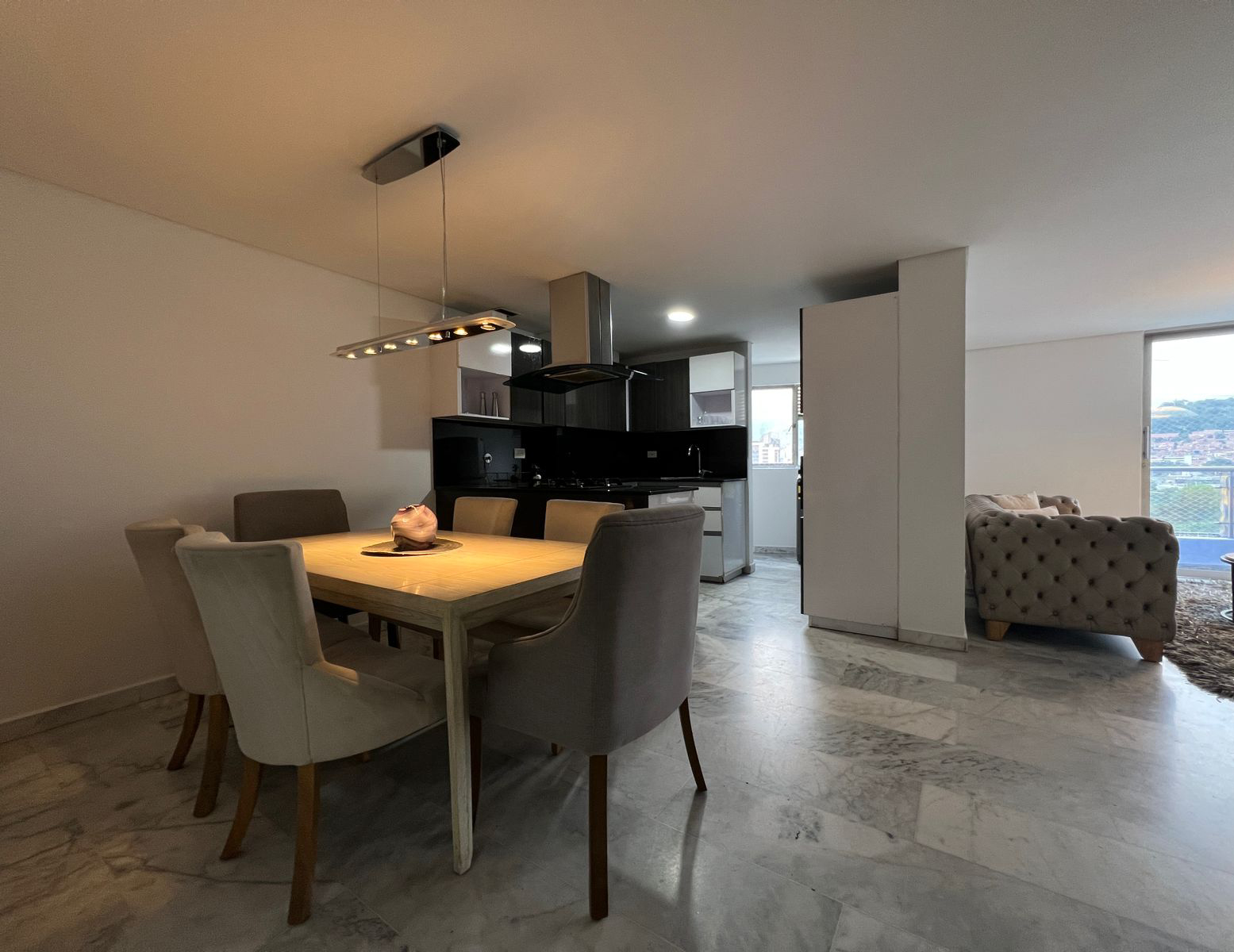 Apartamento en arriendo en Laureles, Medellín · foto 2 de 18