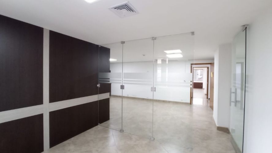 Oficina en arriendo en Villa Carlota, Medellín, 60 m² · foto 2 de 9