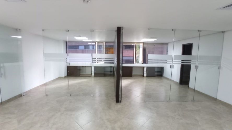 Oficina en arriendo en Villa Carlota, Medellín, 60 m² · foto 3 de 9