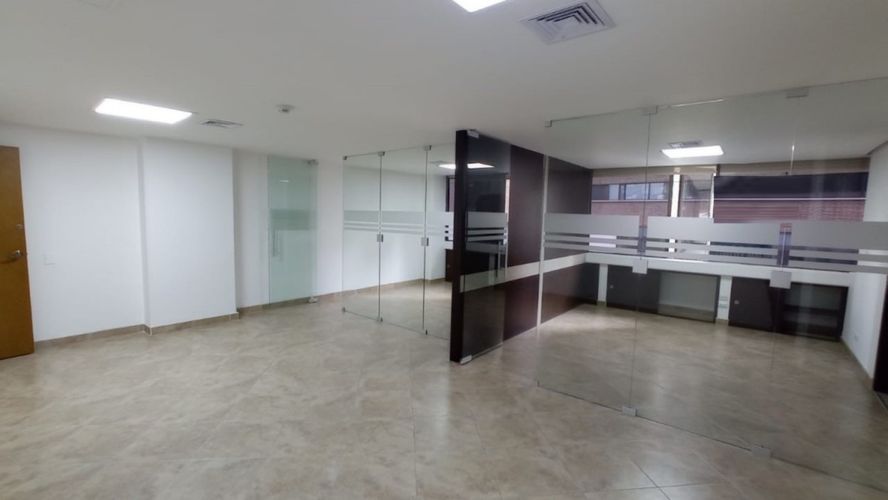 Oficina en arriendo en Villa Carlota, Medellín, 60 m² · foto 5 de 9