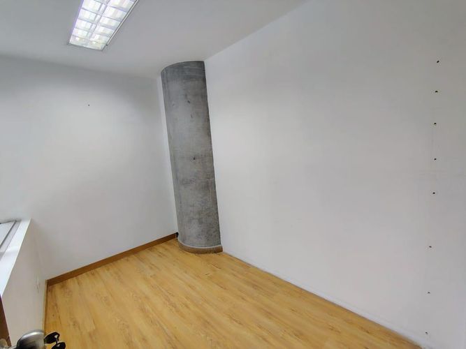 Oficina en arriendo en El Poblado, Medellín, 62 m² · foto 3 de 9