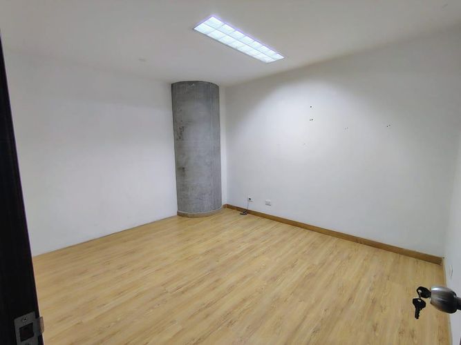 Oficina en arriendo en El Poblado, Medellín, 62 m² · foto 5 de 9