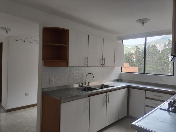 Apartamento de 4 alcobas en arriendo en El Poblado, Medellín, 260 m² · foto 6 de 20