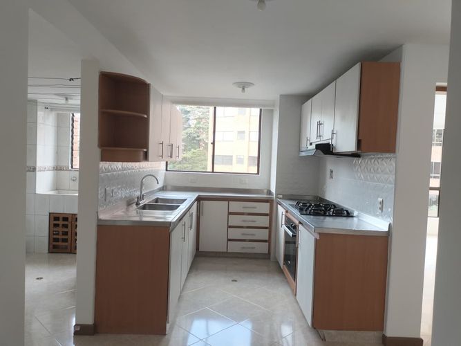 Apartamento de 4 alcobas en arriendo en El Poblado, Medellín, 260 m² · foto 7 de 20