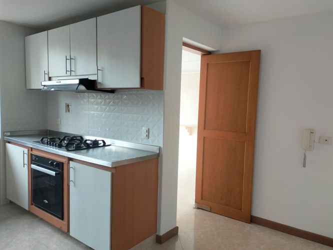 Apartamento de 4 alcobas en arriendo en El Poblado, Medellín, 260 m² · foto 13 de 20