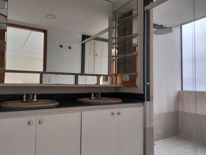 Apartamento de 4 alcobas en arriendo en El Poblado, Medellín, 260 m² · foto 16 de 20