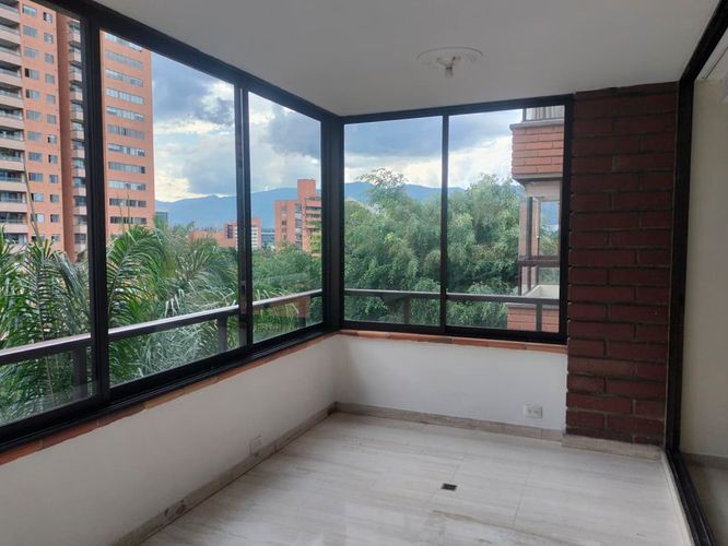 Apartamento de 4 alcobas en arriendo en El Poblado, Medellín, 260 m² · foto 19 de 20