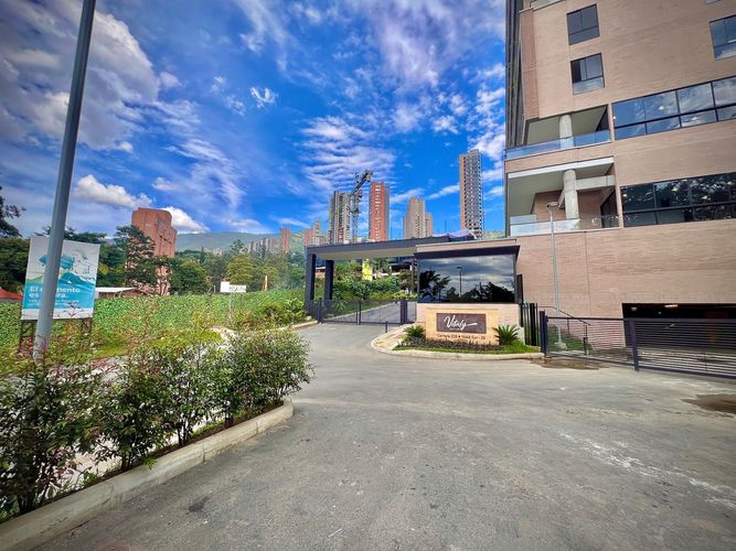 Apartamento en arriendo en El Poblado, Medellín, 50 m² · foto 2 de 24