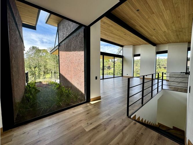 Casa de 3 alcobas en venta en El Retiro, 301 m² · foto 3 de 12