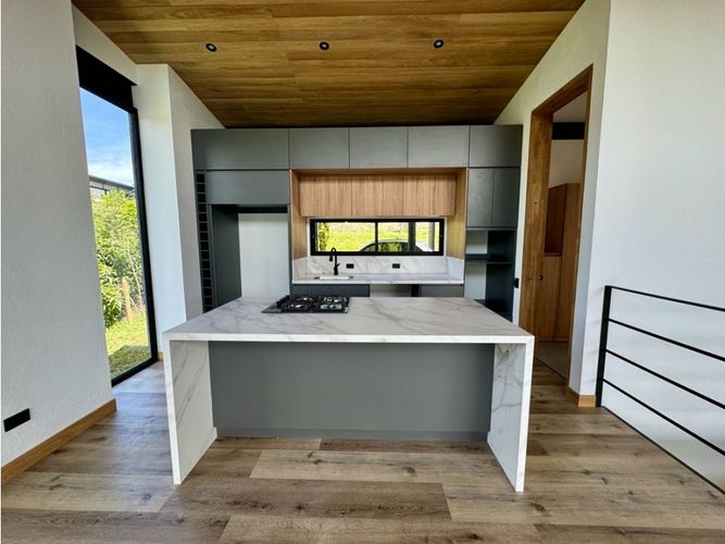 Casa de 3 alcobas en venta en El Retiro, 301 m² · foto 4 de 12