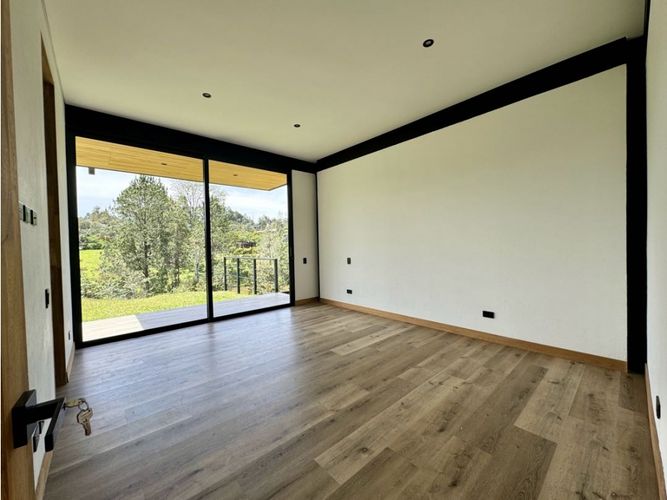 Casa de 3 alcobas en venta en El Retiro, 301 m² · foto 7 de 12