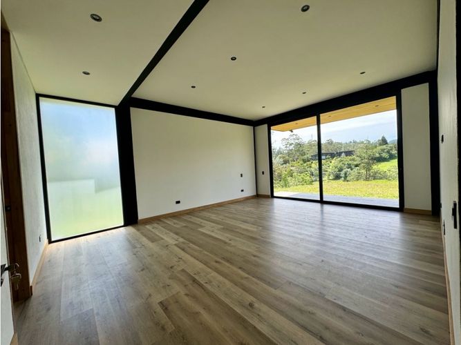 Casa de 3 alcobas en venta en El Retiro, 301 m² · foto 10 de 12