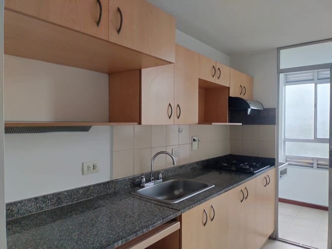 Apartamento de 3 alcobas en arriendo en El Poblado, Medellín, 81 m² · foto 4 de 16