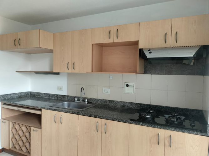Apartamento de 3 alcobas en arriendo en El Poblado, Medellín, 81 m² · foto 7 de 16