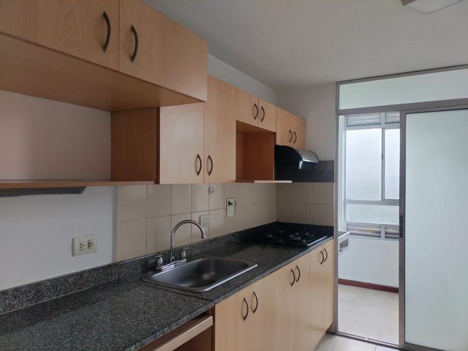 Apartamento de 3 alcobas en arriendo en El Poblado, Medellín, 81 m² · foto 5 de 16