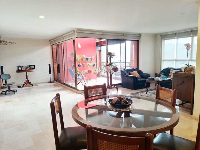 Apartamento de 2 alcobas en arriendo en El Poblado, Medellín, 149 m² · foto 15 de 19