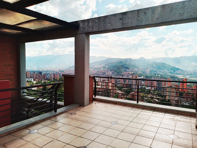 Apartamento de 2 alcobas en arriendo en El Poblado, Medellín, 149 m² · foto 18 de 19