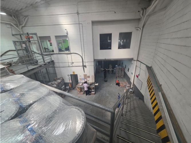 Bodega en arriendo en Caqueta, La Estrella, 456 m² · foto 10 de 10