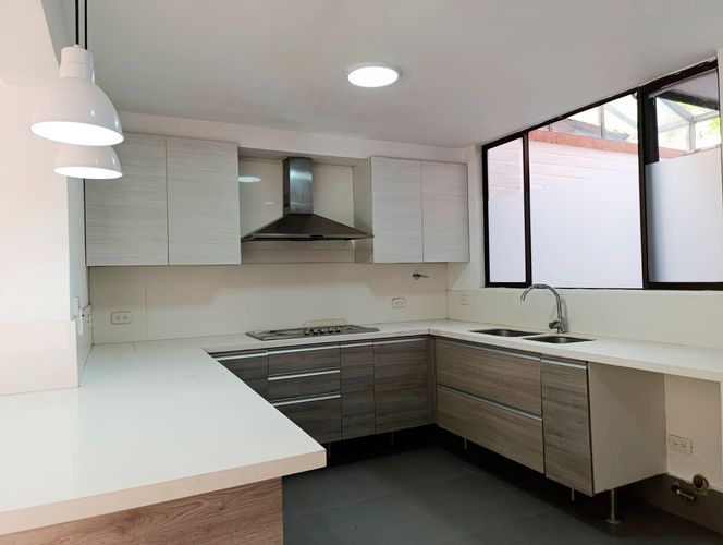 Casa de 5 alcobas en arriendo en El Poblado, Medellín, 350 m² · foto 6 de 19