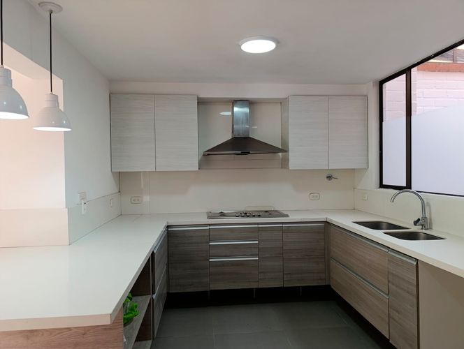 Casa de 5 alcobas en arriendo en El Poblado, Medellín, 350 m² · foto 4 de 19