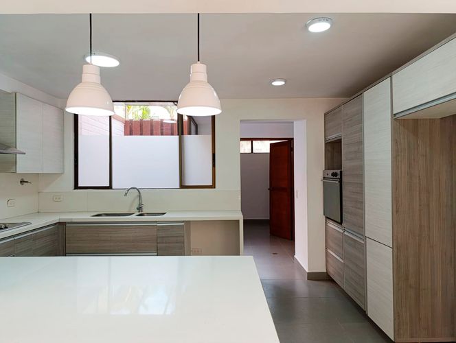 Casa de 5 alcobas en arriendo en El Poblado, Medellín, 350 m² · foto 7 de 19