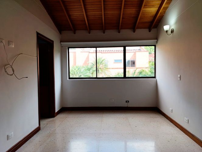 Casa de 5 alcobas en arriendo en El Poblado, Medellín, 350 m² · foto 10 de 19