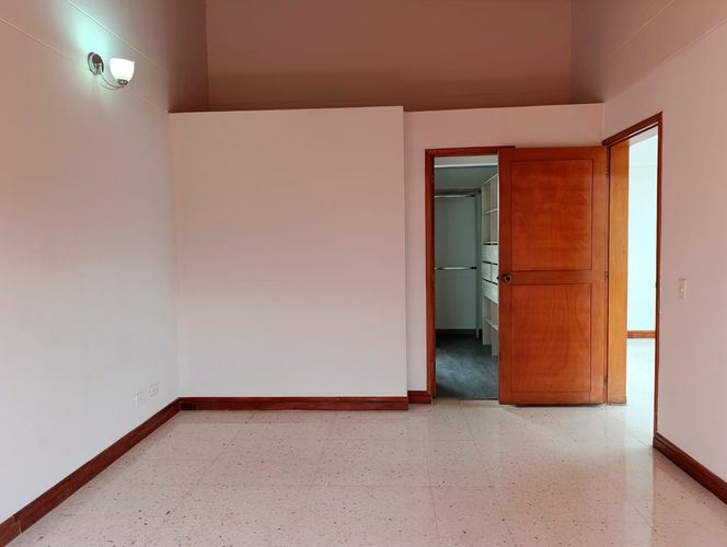 Casa de 5 alcobas en arriendo en El Poblado, Medellín, 350 m² · foto 5 de 19