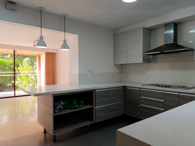 Casa de 5 alcobas en arriendo en El Poblado, Medellín, 350 m² · foto 11 de 19