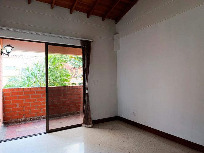 Casa de 5 alcobas en arriendo en El Poblado, Medellín, 350 m² · foto 3 de 19