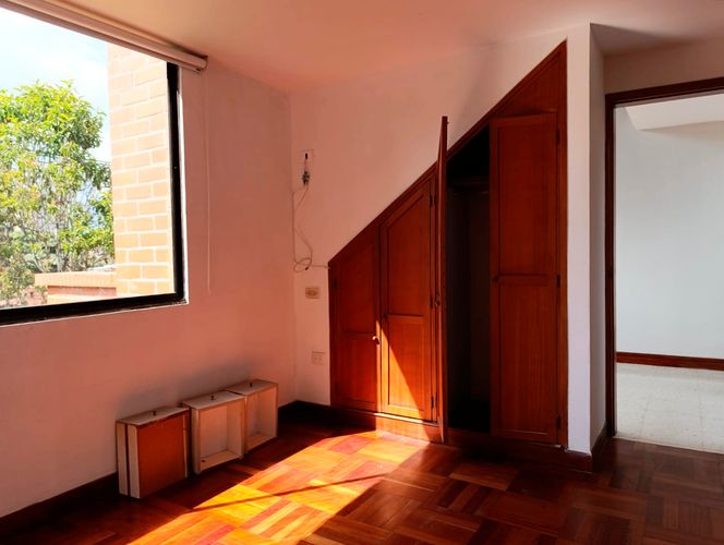 Casa de 5 alcobas en arriendo en El Poblado, Medellín, 350 m² · foto 12 de 19