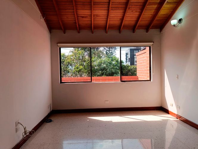 Casa de 5 alcobas en arriendo en El Poblado, Medellín, 350 m² · foto 14 de 19