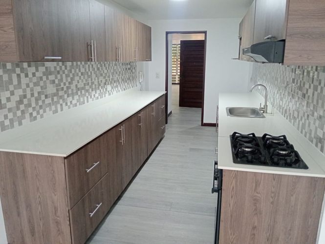 Apartamento de 3 alcobas en arriendo en Laureles, Medellín, 240 m² · foto 2 de 17